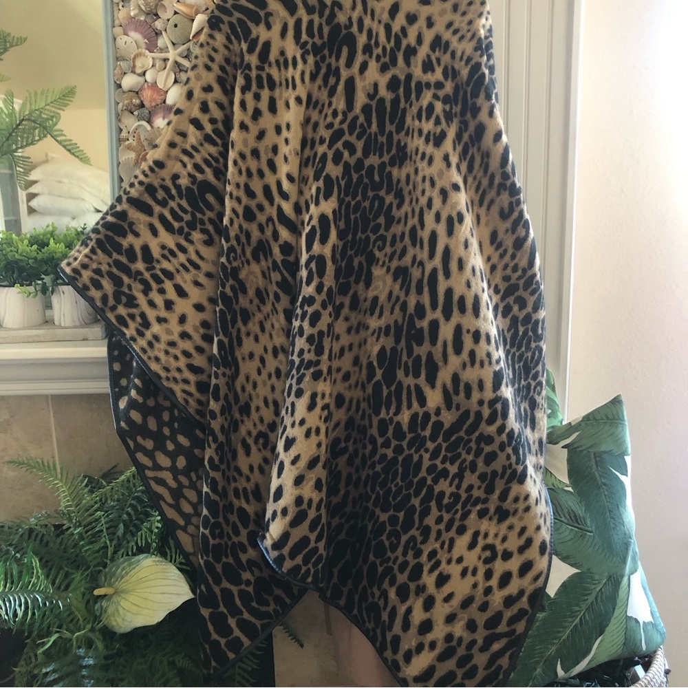 Marc New York Leopard Print Cape - Picture 8 of 8